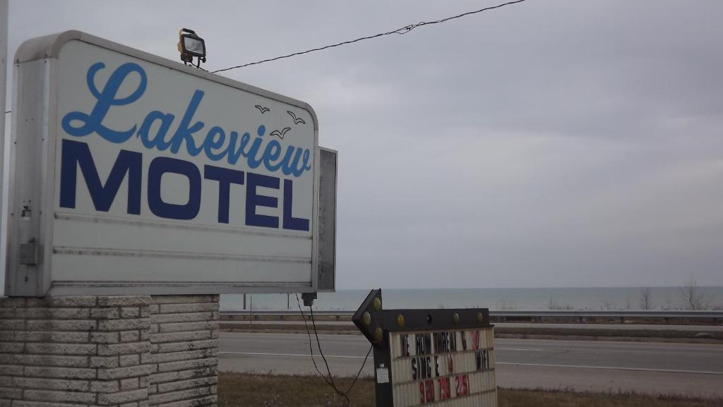 Lakeview Motel Two Rivers Exteriör bild